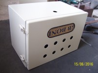 Tủ kín nứoc khóa móc